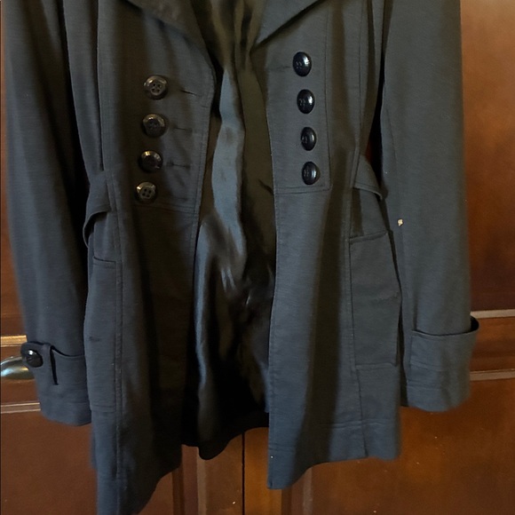 Chic Black Trench Coat - Picture 4 of 7